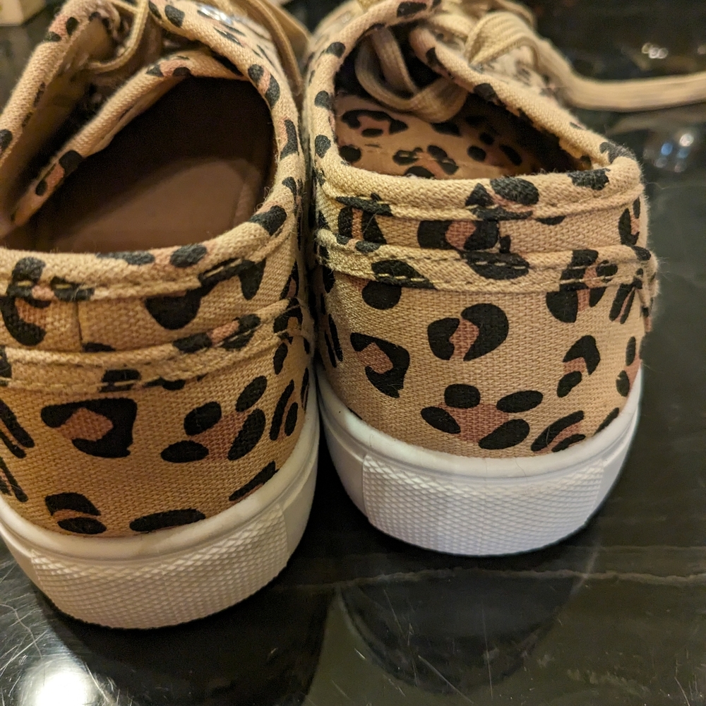 Shoes - Picture 3 of 4